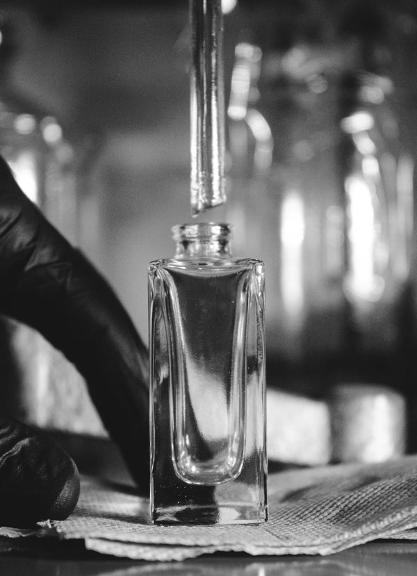 Sillage et tenue : pourquoi votre parfum disparait (et comment y remedier)